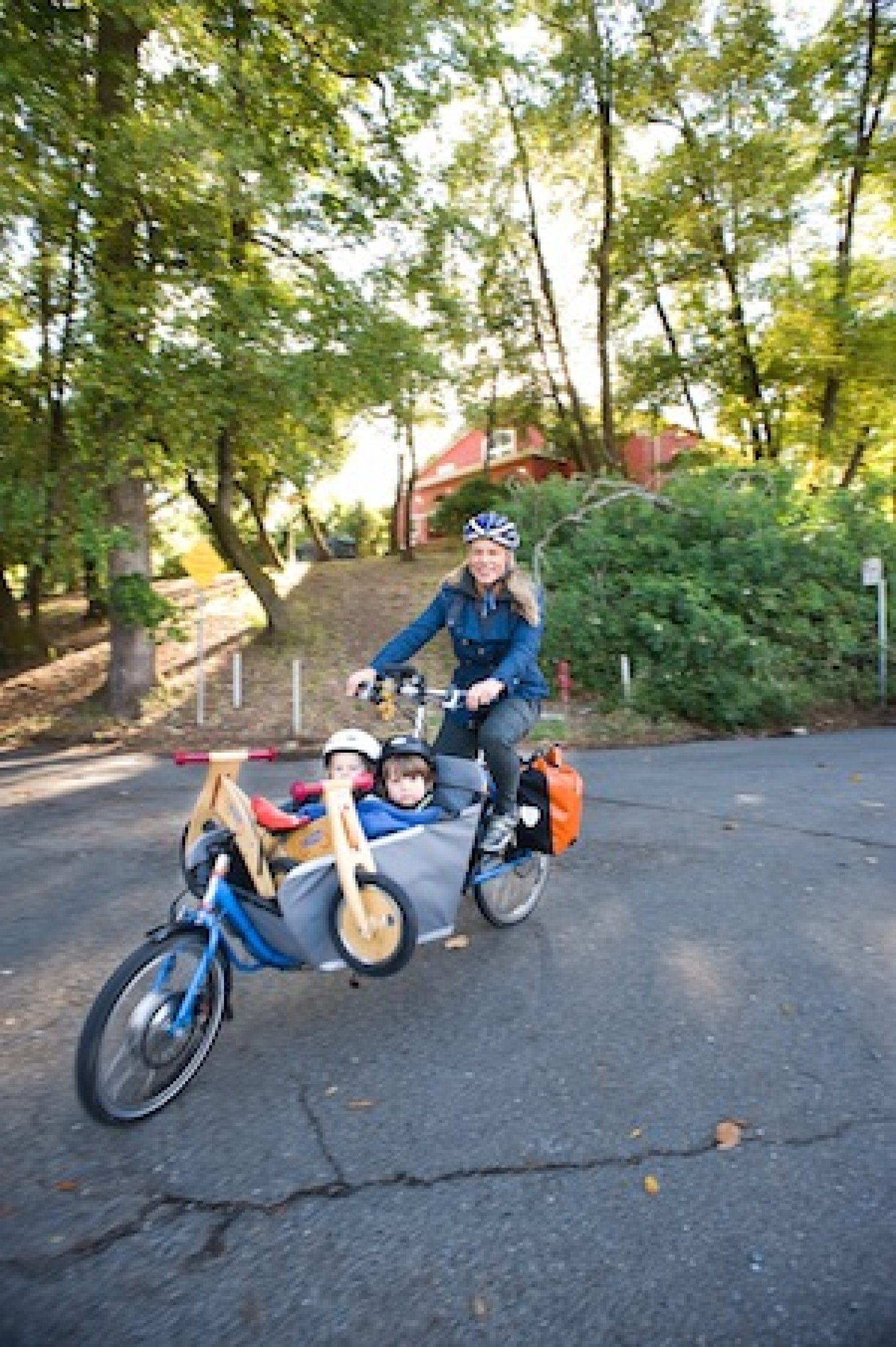 Liz Canning with her children on her cargo bike.