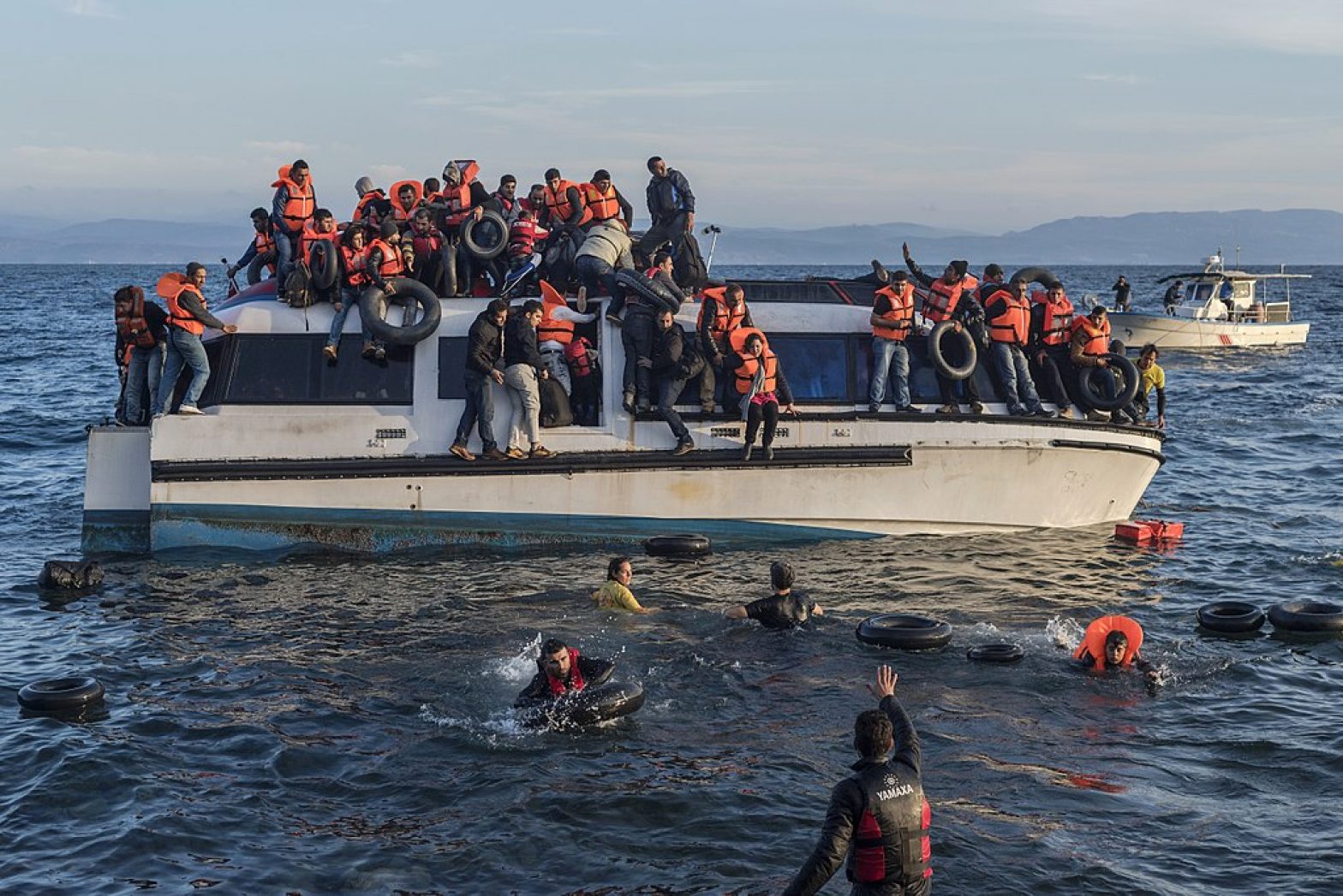 1024px-20151030_syrians_and_iraq_refugees_arrive_at_skala_sykamias_lesvos_greece_2.jpg
